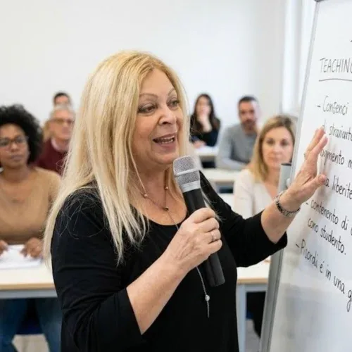 La Dott.ssa Cobianco durante un intervento formativo in aula